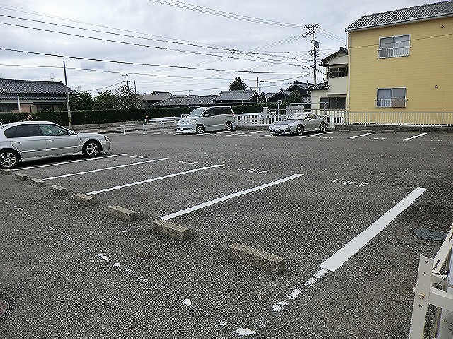 2/3 駐車場