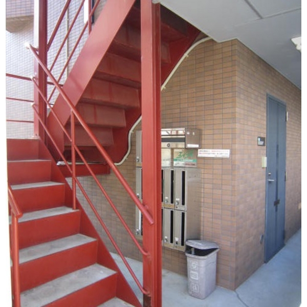 16/19 エントランス