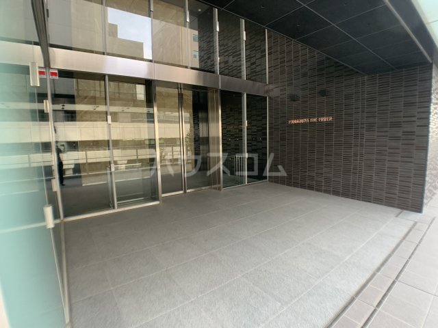 21/30 エントランス