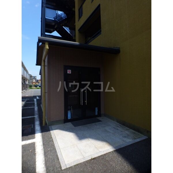 2/3 エントランス