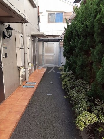 27/30 エントランス