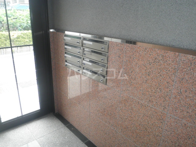 23/29 エントランス