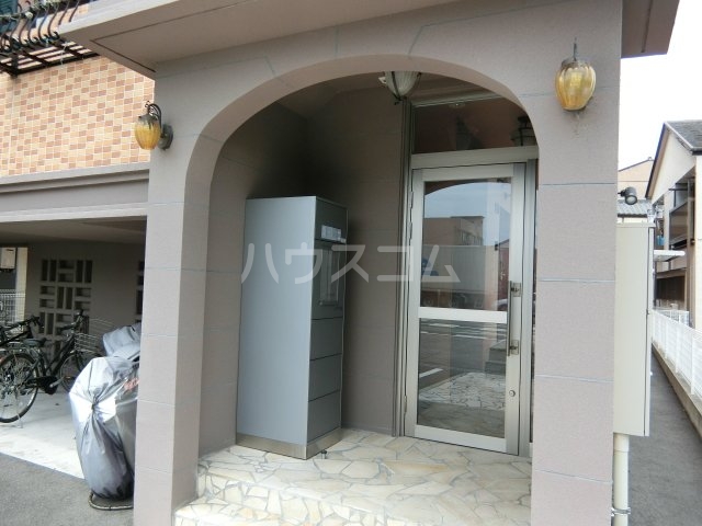 28/30 エントランス