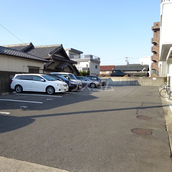 18/26 駐車場