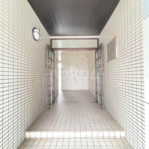 17/27 エントランス