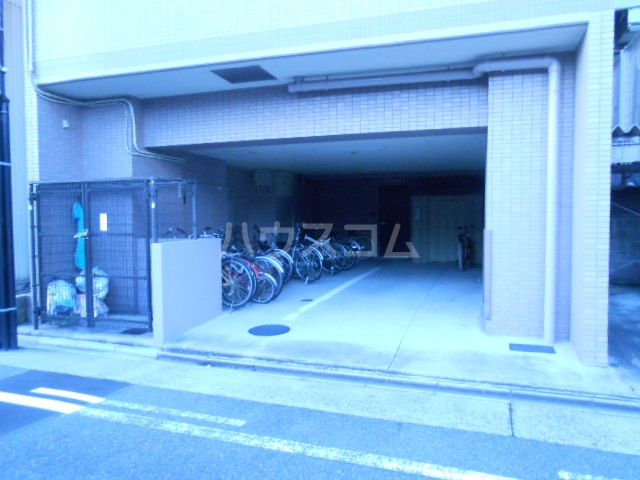 18/25 エントランス