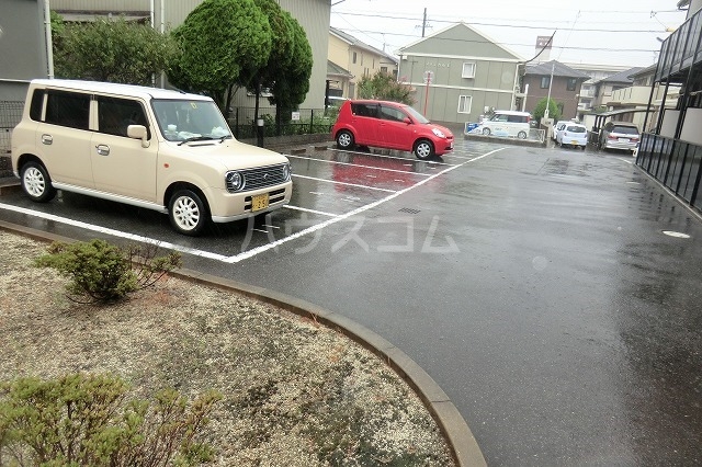 2/4 駐車場