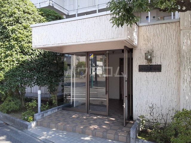 21/25 エントランス