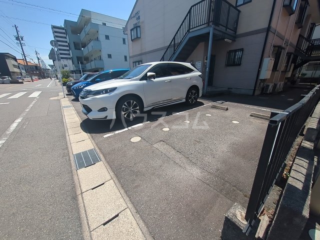 14/16 駐車場