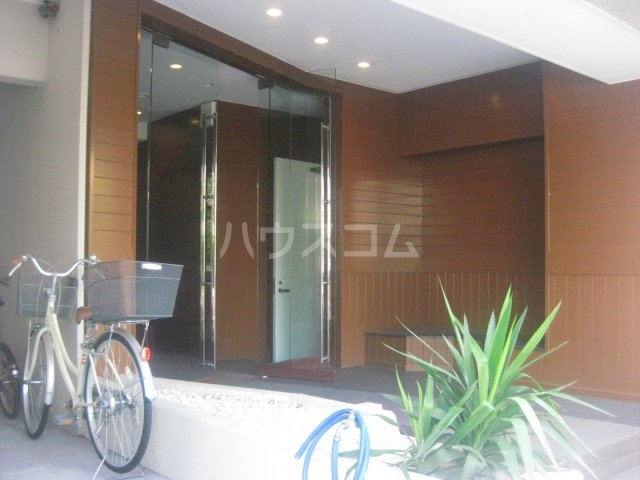 18/21 エントランス