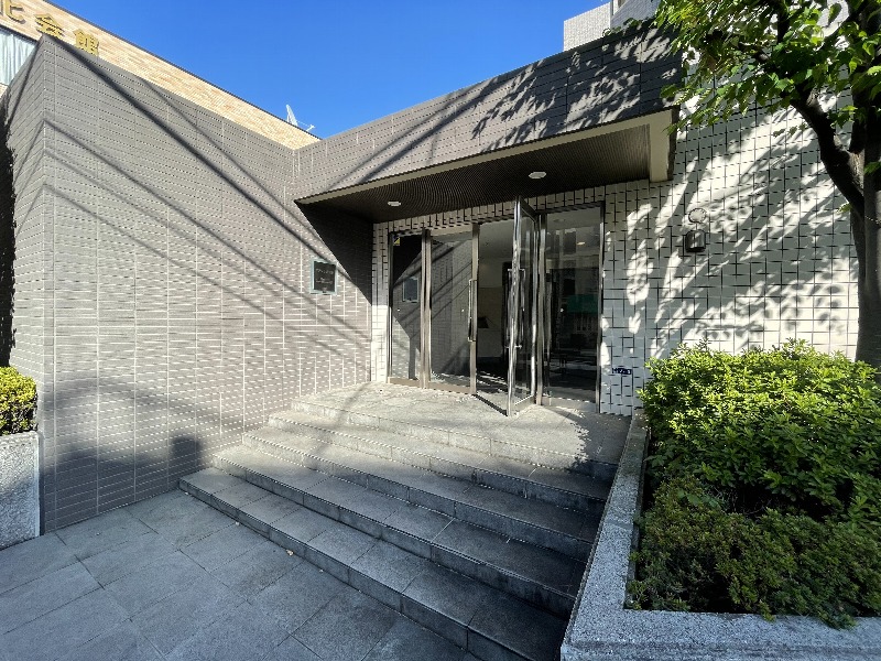 21/30 エントランス