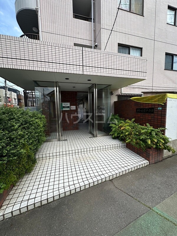 14/18 エントランス