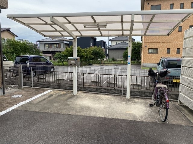 18/21 駐車場