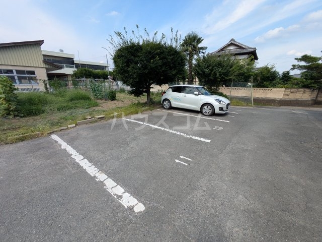 27/30 駐車場