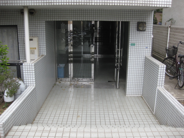 20/30 エントランス