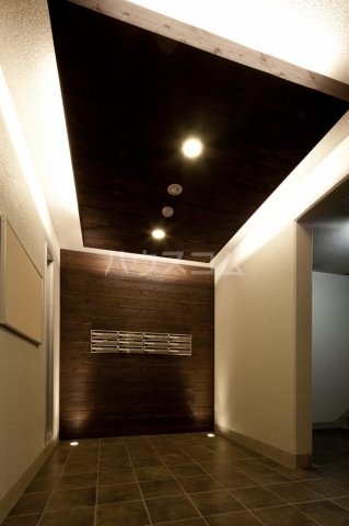 18/21 エントランス