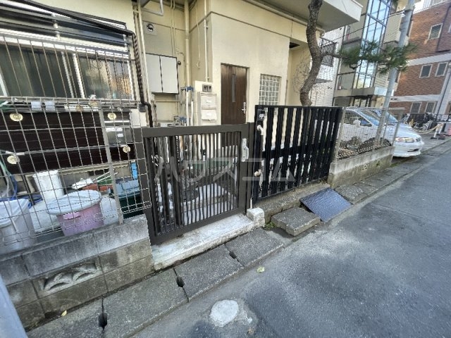 21/23 エントランス