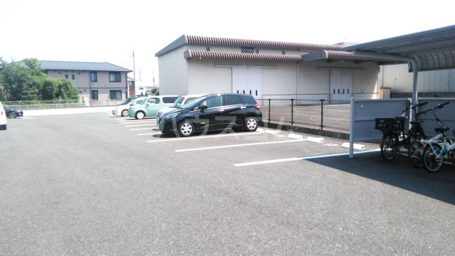 2/3 駐車場