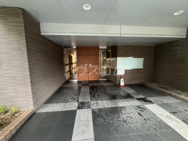 26/29 エントランス