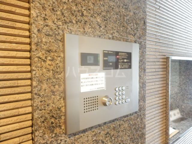 27/29 エントランス