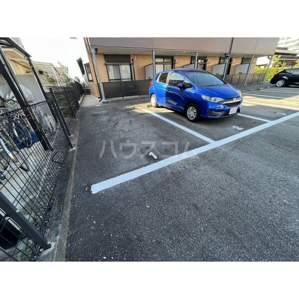2/5 駐車場