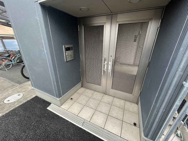 28/30 エントランス