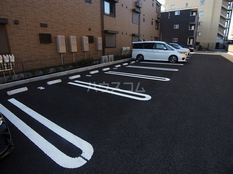 19/28 駐車場