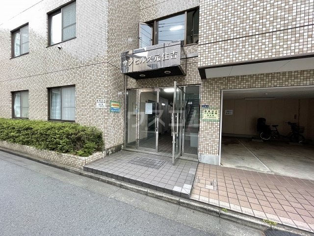 21/23 エントランス