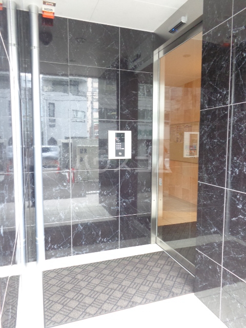 18/19 エントランス