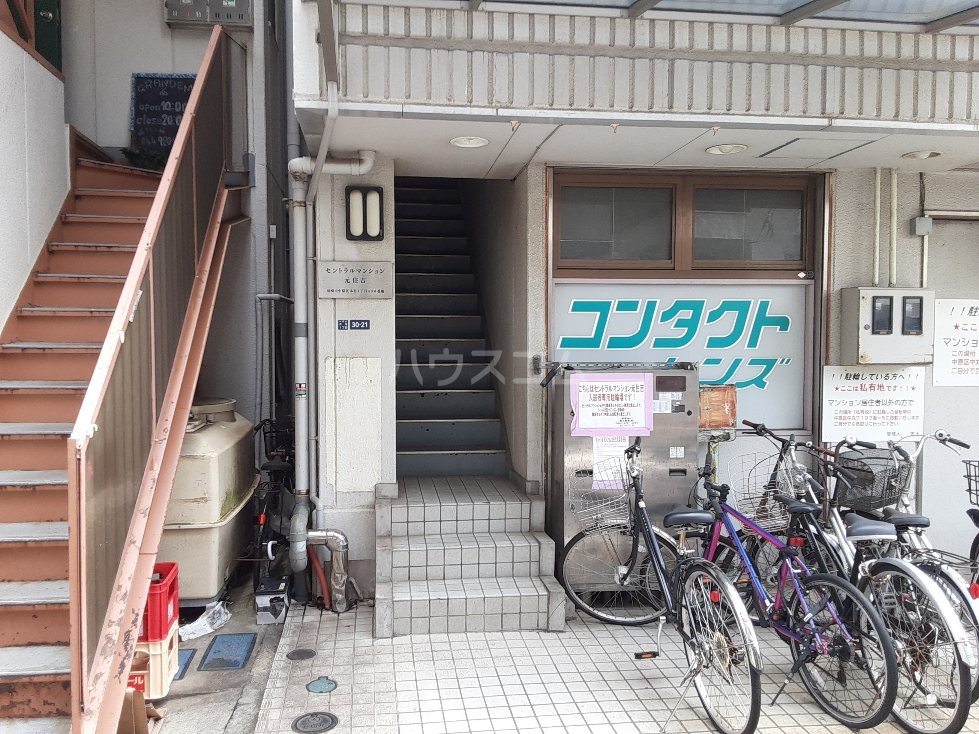 2/4 エントランス