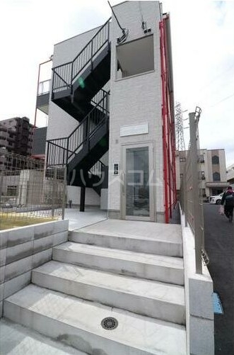 24/30 エントランス