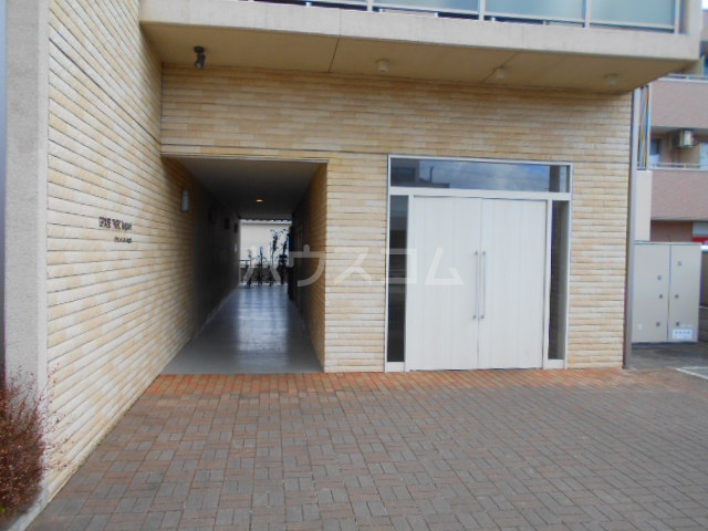 28/30 エントランス