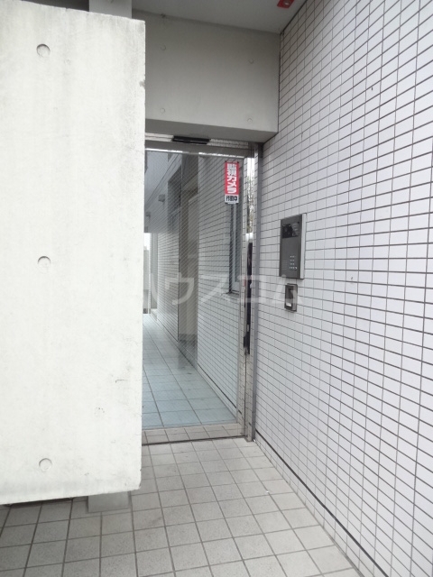 28/30 エントランス