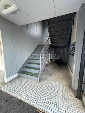 23/30 エントランス