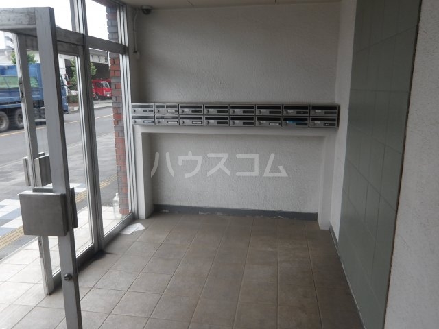 16/20 エントランス