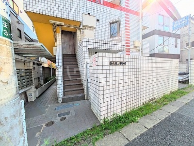 21/30 エントランス