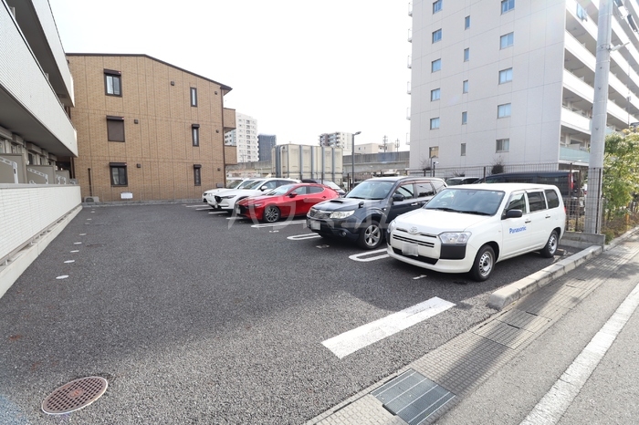 13/23 駐車場
