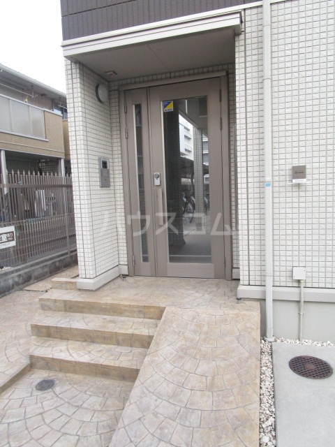 20/30 エントランス