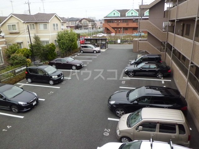 18/28 駐車場