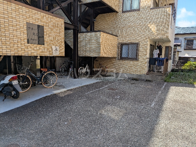 21/22 エントランス