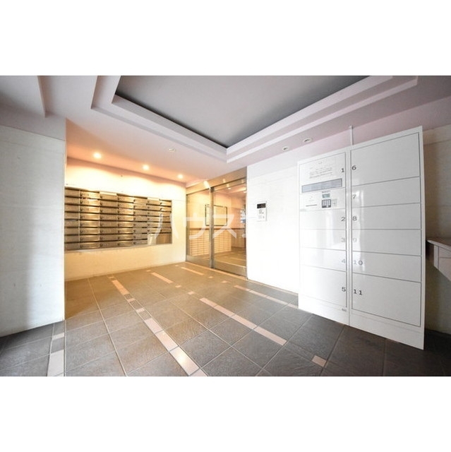 19/27 エントランス