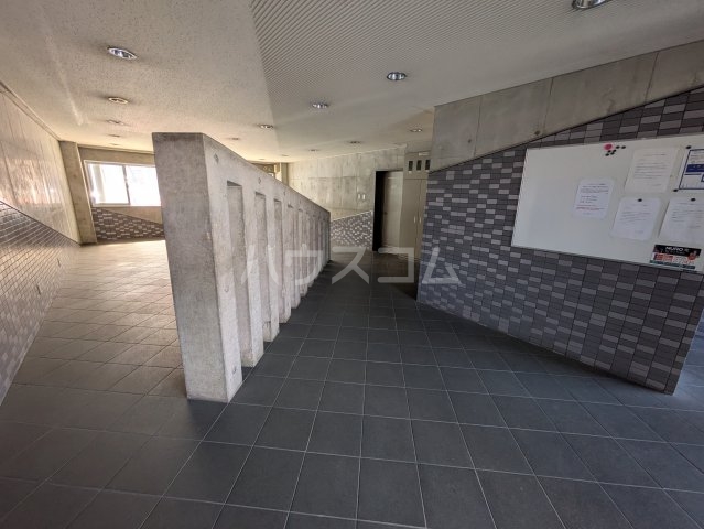 28/30 エントランス