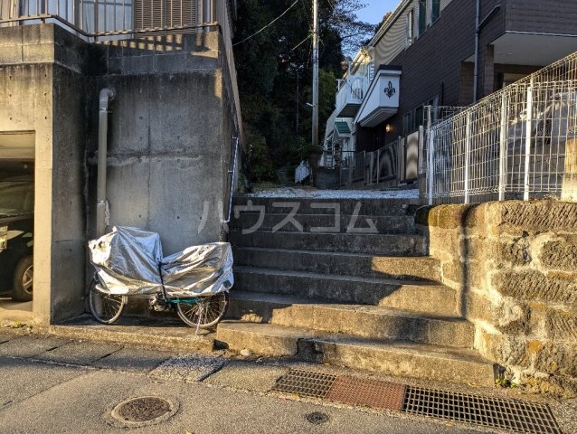 24/30 エントランス