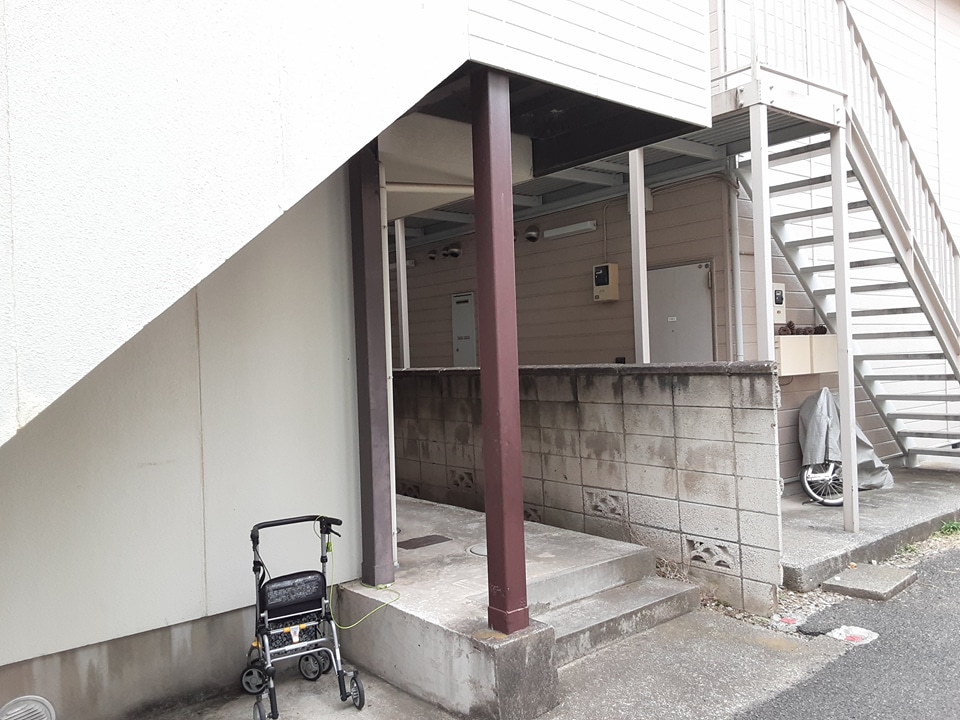 25/27 エントランス