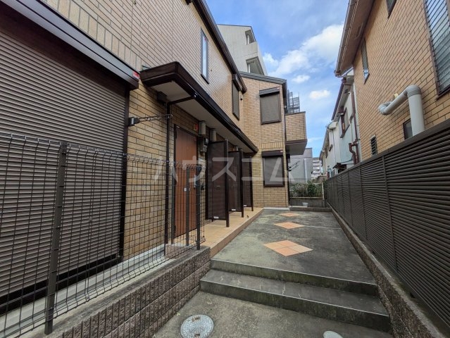 28/30 エントランス