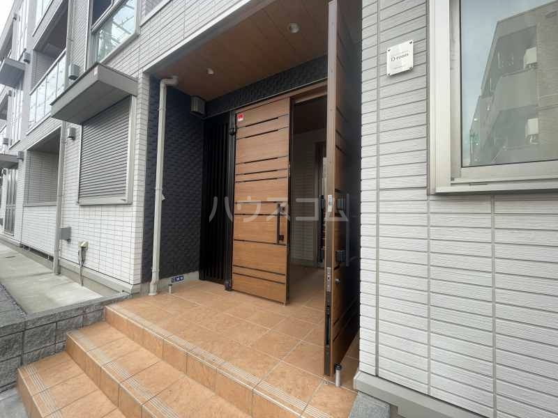 19/27 エントランス