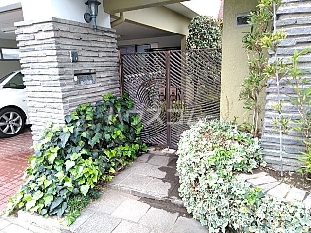 21/22 エントランス