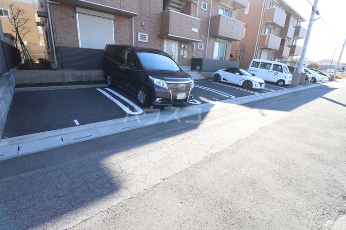 19/28 駐車場