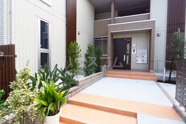 21/25 エントランス