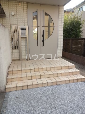 18/28 エントランス